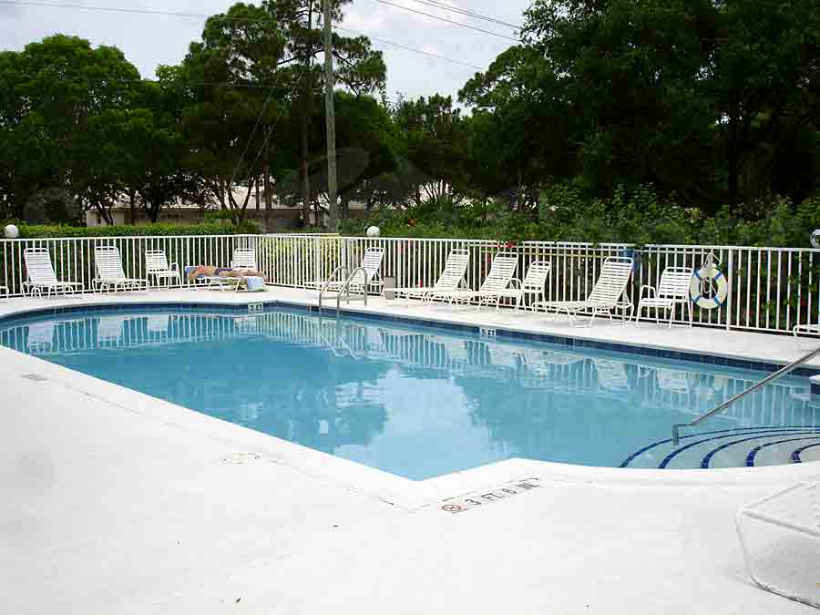 Wiggins Lakes And Preserves Community Pool